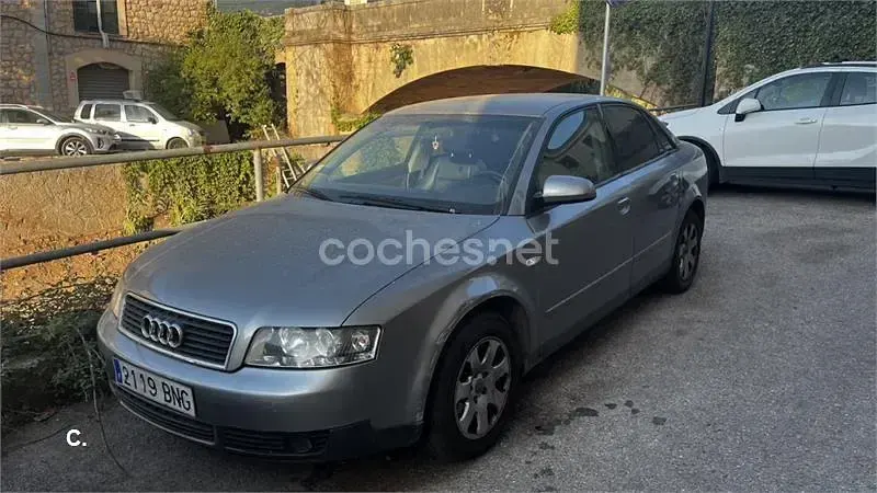 Usado Audi A4 150 CV (110 kW) 2001 Gris / plata Berlina