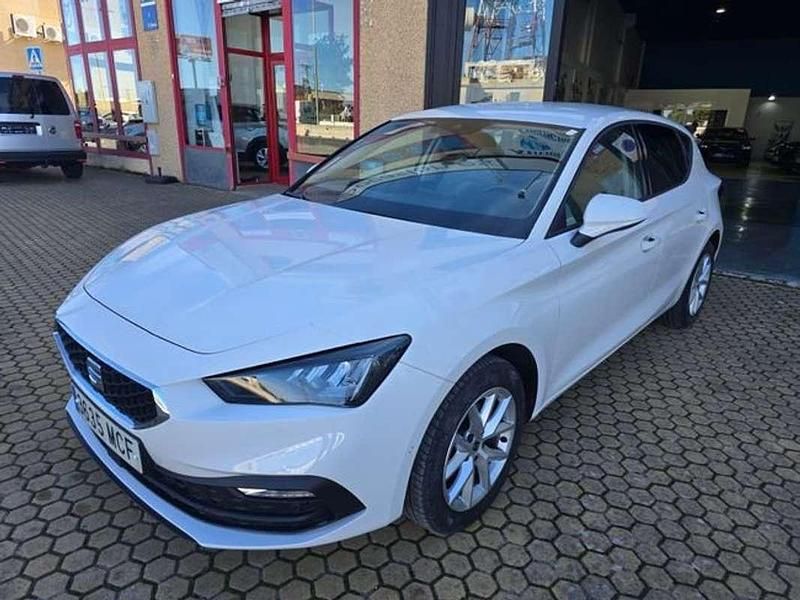 Usado Seat Leon ST Style 131 CV (96 kW) 2022 Blanco Familiar