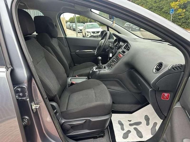 Usado Peugeot 5008 111 CV (81 kW) 2012 Gris Monovolumen