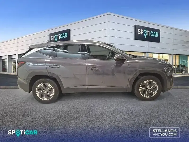 Usado Hyundai Tucson 160 CV (117 kW) 2025 Gris / plata SUV