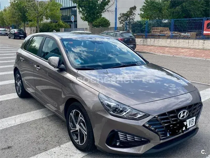 Usado Hyundai i30 116 CV (85 kW) 2021 Beige Berlina