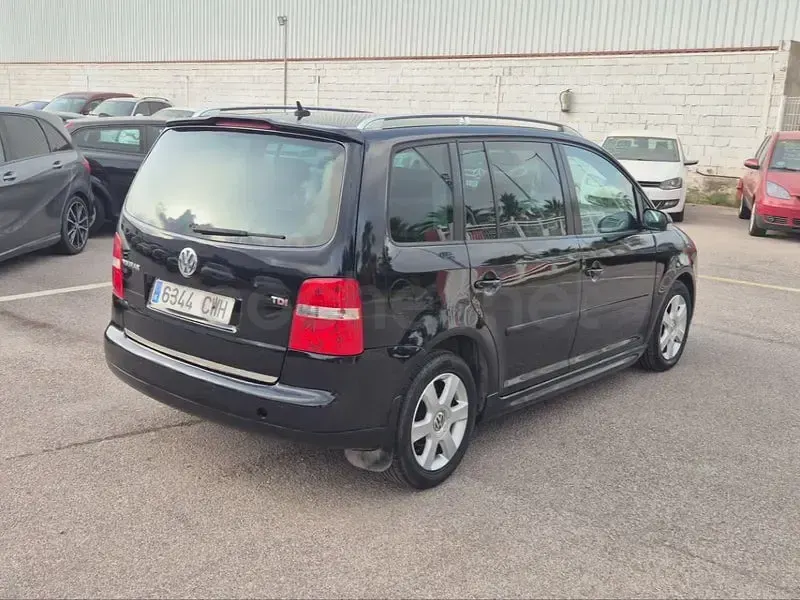 Usado VW Touran Advance 140 CV (102 kW) 2004 Negro Monovolumen