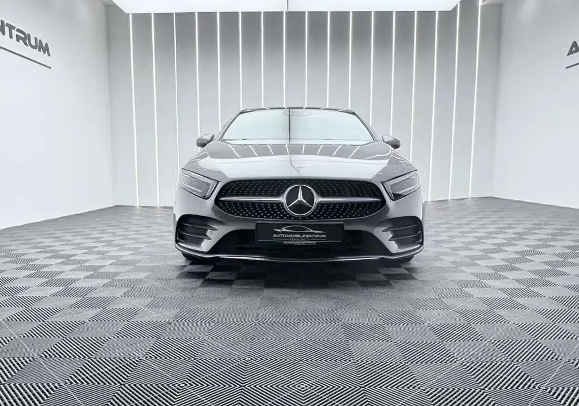 Usado Mercedes A250 224 CV (164 kW) 2019 Gris Utilitario