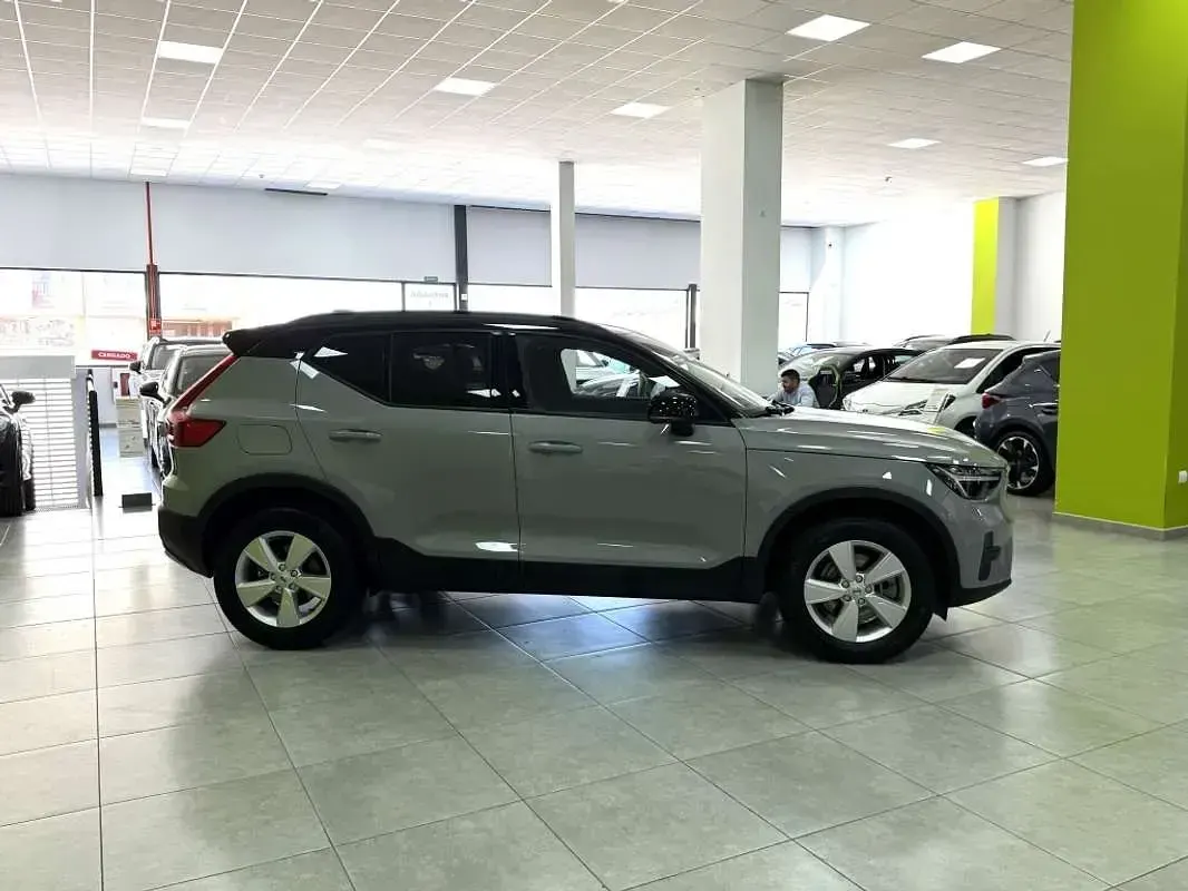 Usado Volvo XC40 163 CV (119 kW) 2024 Gris SUV