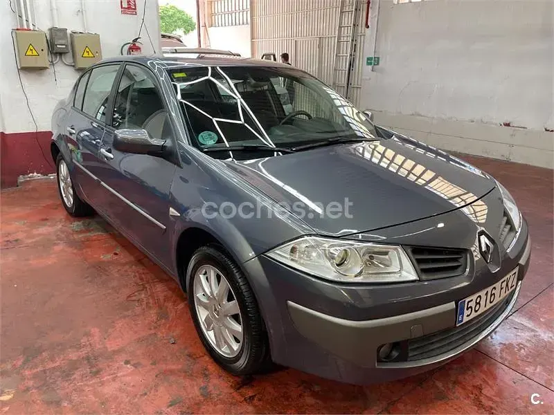 Usado Renault Mégane Dynamique 110 CV (80 kW) 2007 Gris / plata Berlina