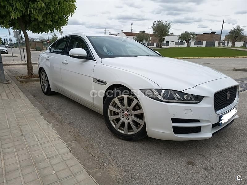Usado Jaguar XE 180 CV (132 kW) 2015 Blanco Berlina