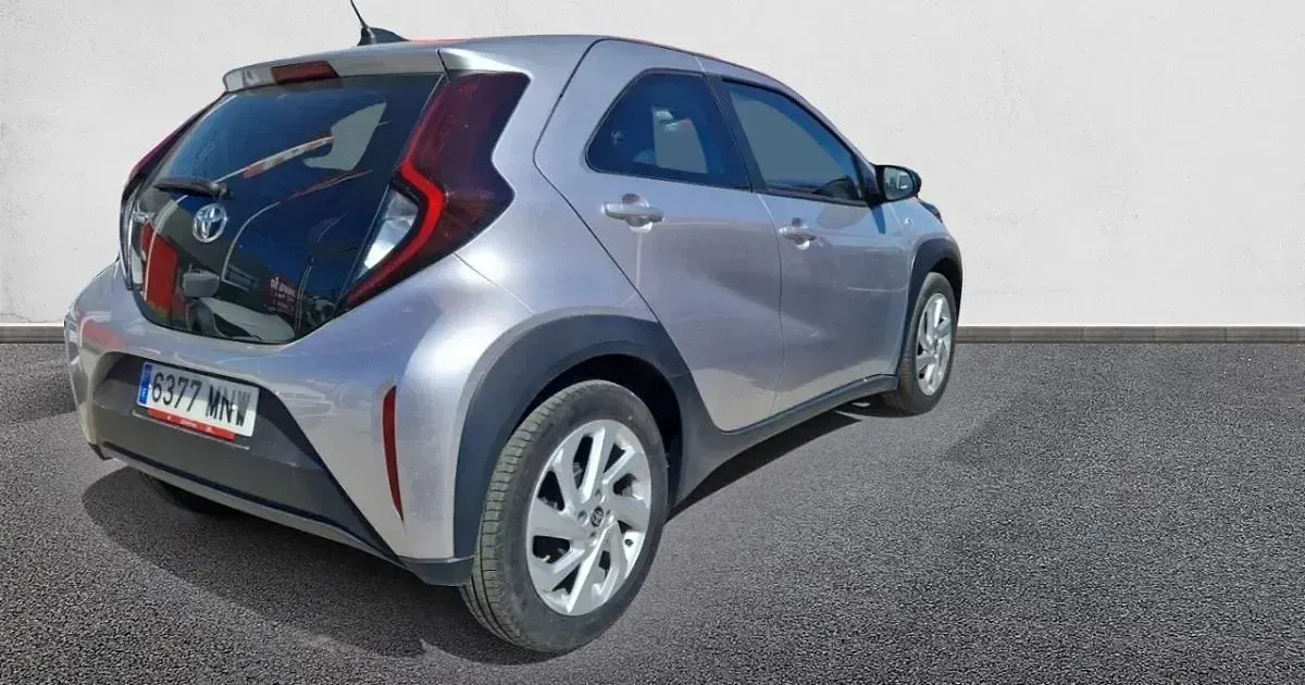 Usado Toyota Aygo X Play 72 CV (52 kW) 2024 SUV