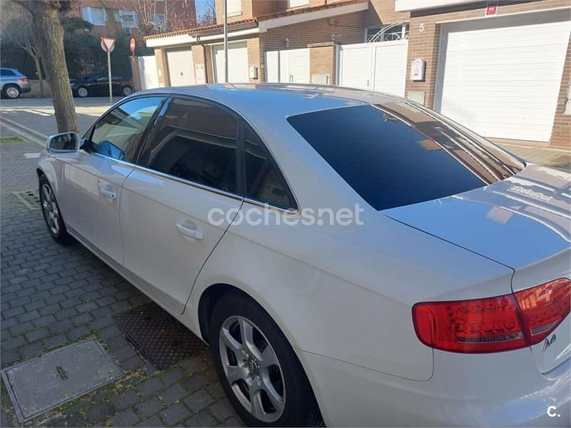 Usado Audi A4 136 CV (100 kW) 2010 Blanco Berlina