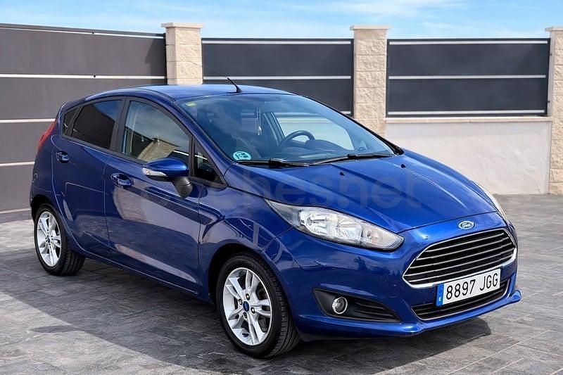 Usado Ford Fiesta Titanium 82 CV (60 kW) 2015 Azul Berlina