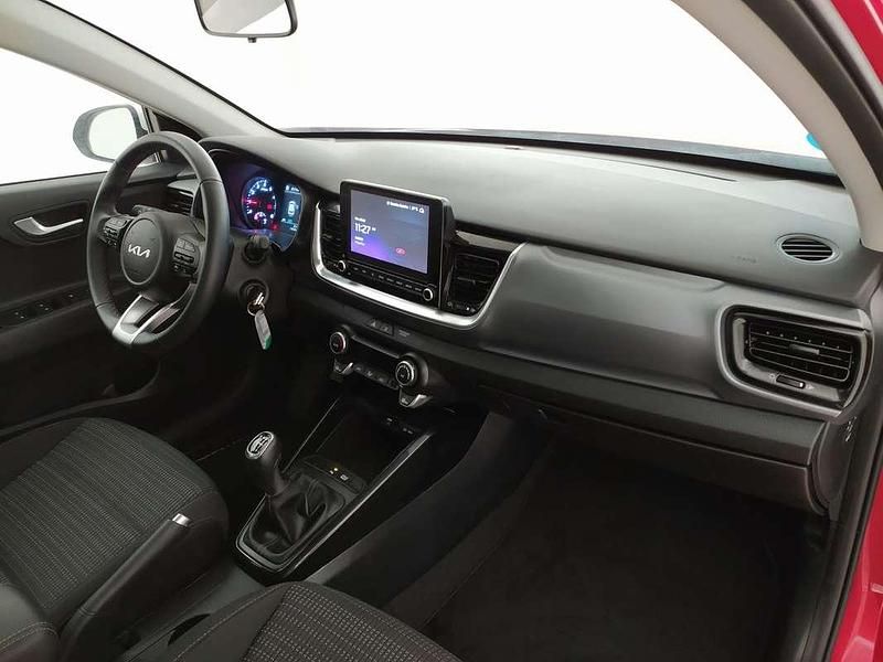 Usado Kia Stonic 101 CV (74 kW) 2022 Rojo SUV
