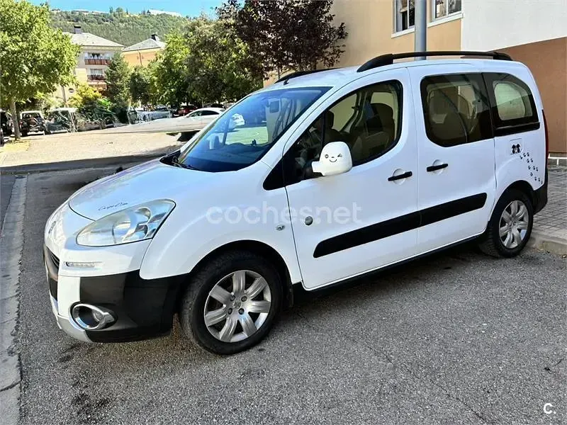 Usado Peugeot Partner Tepee Outdoor 92 CV (67 kW) 2014 Blanco Monovolumen