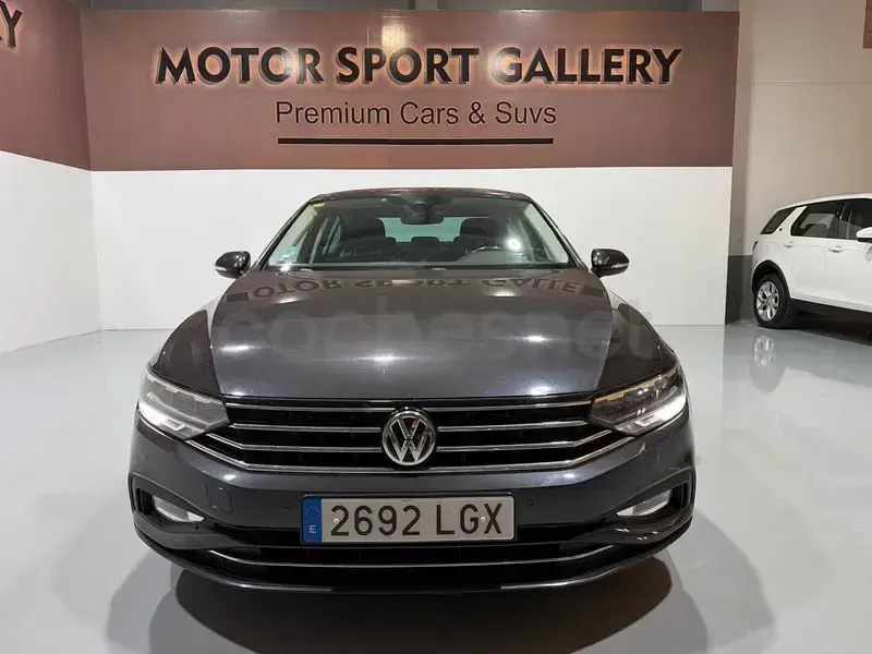 Usado VW Passat Executive 122 CV (89 kW) 2020 Gris / plata Berlina