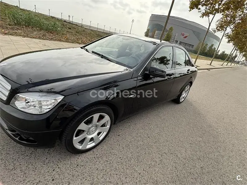 Usado Mercedes C200 136 CV (100 kW) 2009 Negro Berlina