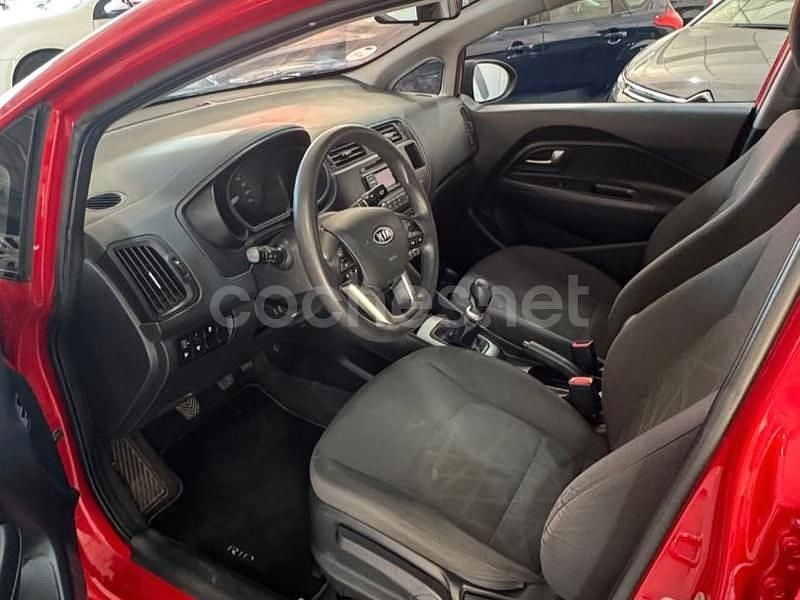 Usado Kia Rio 90 CV (66 kW) 2012 Rojo Berlina