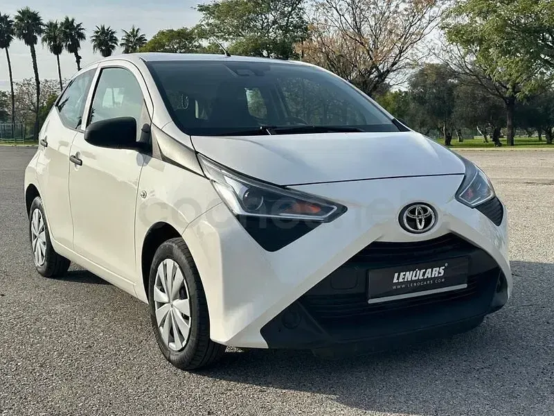 Usado Toyota Aygo X-cite 72 CV (52 kW) 2020 Blanco Utilitario