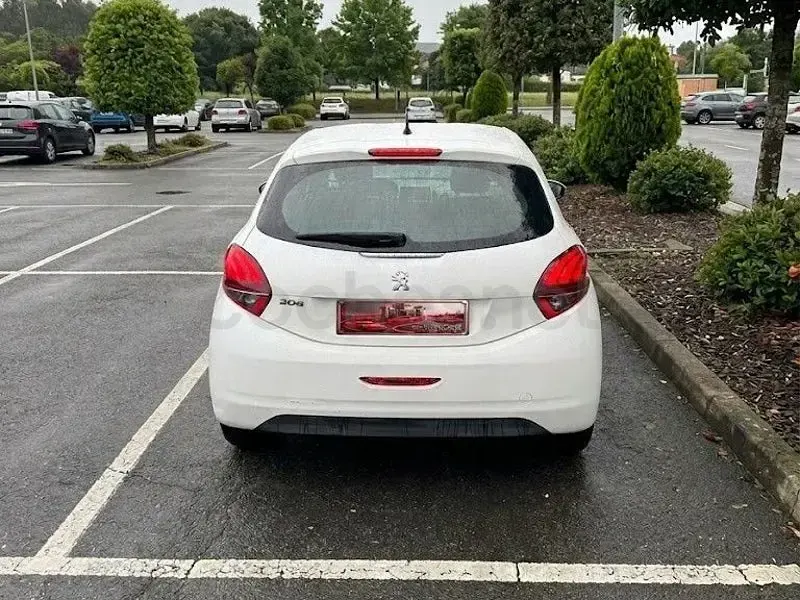 Usado Peugeot 208 Active 82 CV (60 kW) 2019 Blanco Utilitario