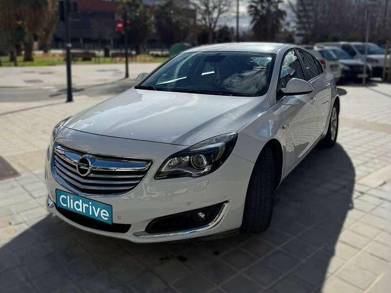 Usado Opel Insignia Selective 140 CV (102 kW) 2014 Blanco Familiar