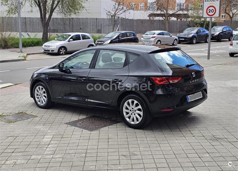 Usado Seat Leon Style 105 CV (77 kW) 2014 Negro Berlina