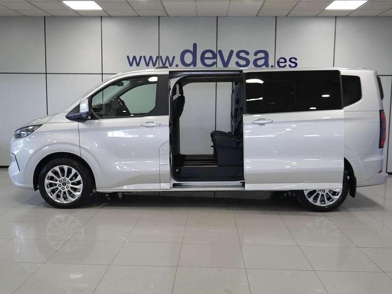 Usado Ford Tourneo Custom Titanium X 170 CV (125 kW) 2025 Plateado Van