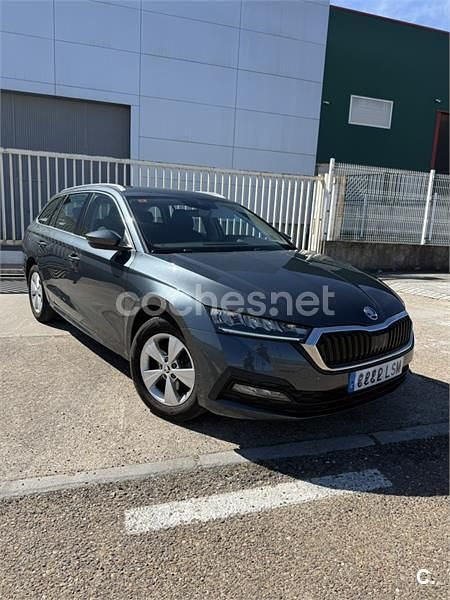 Usado Skoda Octavia Style 150 CV (110 kW) 2021 Gris / plata Familiar