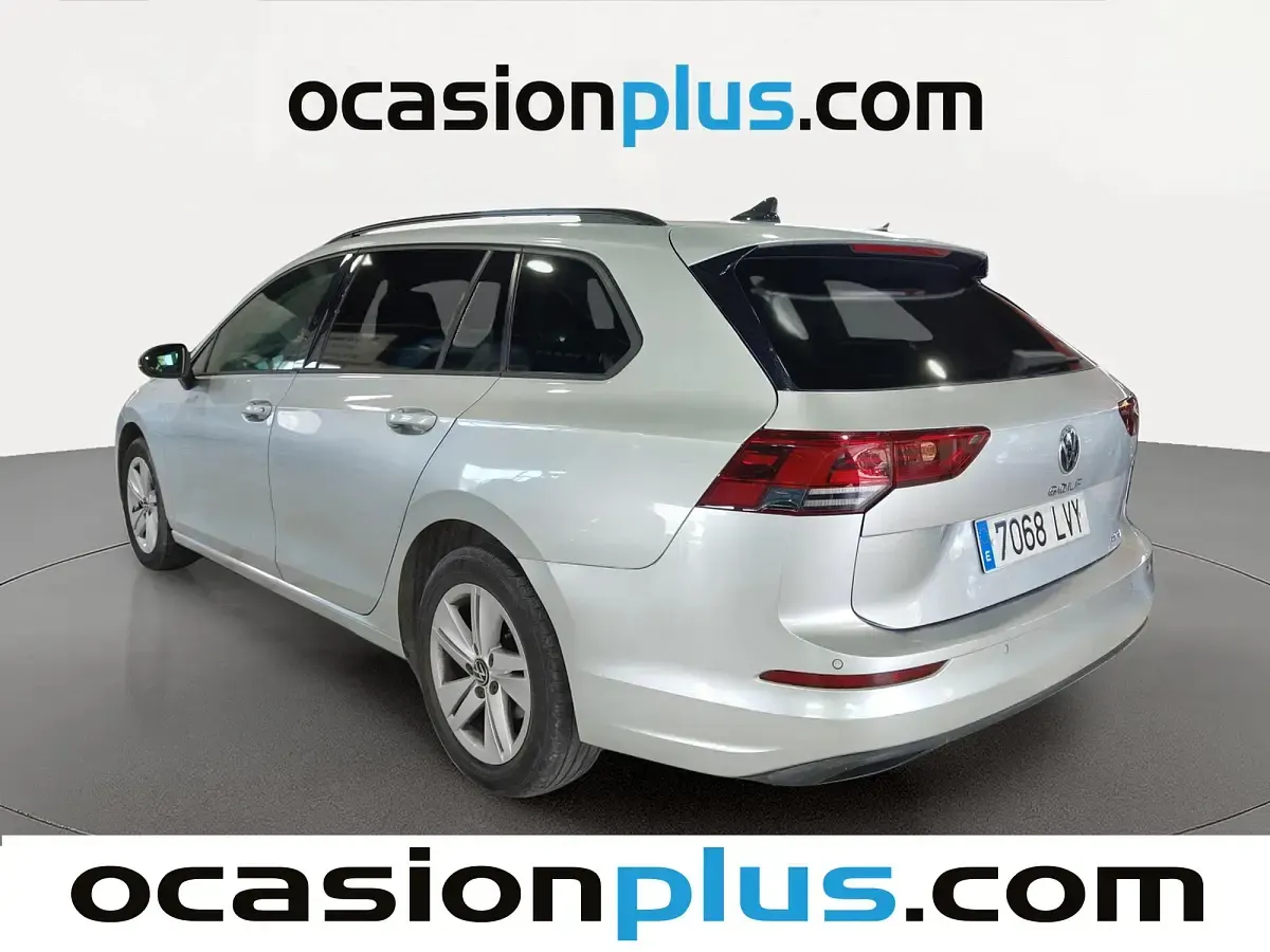 Usado VW Golf VIII Life 110 CV (80 kW) 2022 Gris plata Familiar