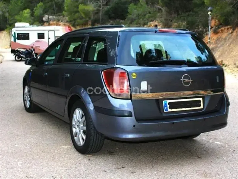 Usado Opel Astra Enjoy 100 CV (73 kW) 2006 Gris / plata Familiar