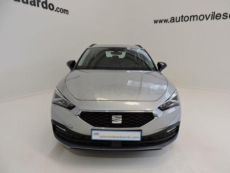 Usado Seat Leon Style 150 CV (110 kW) 2022 Gris / plata Familiar
