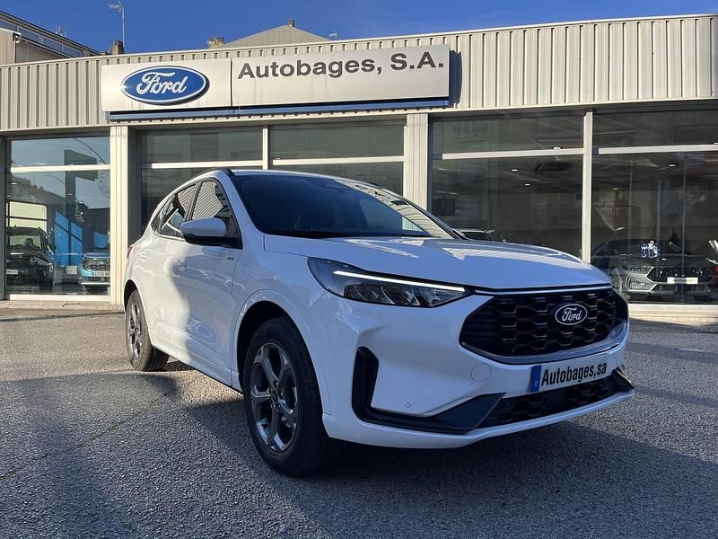 Usado Ford Kuga ST-Line 243 CV (178 kW) 2024 Blanco SUV