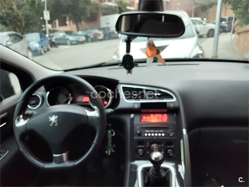 Usado Peugeot 3008 Access 130 CV (95 kW) 2016 Gris / plata Berlina