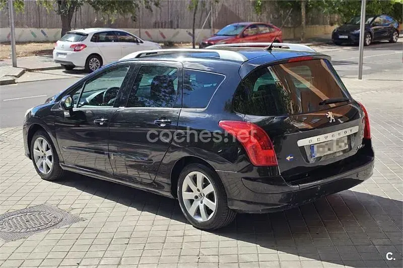 Usado Peugeot 308 SW Premium 120 CV (88 kW) 2010 Negro Familiar