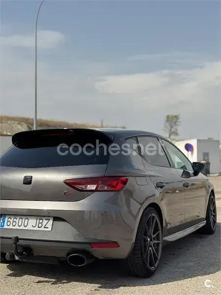 Usado Seat Leon FR 150 CV (110 kW) 2015 Gris / plata Berlina