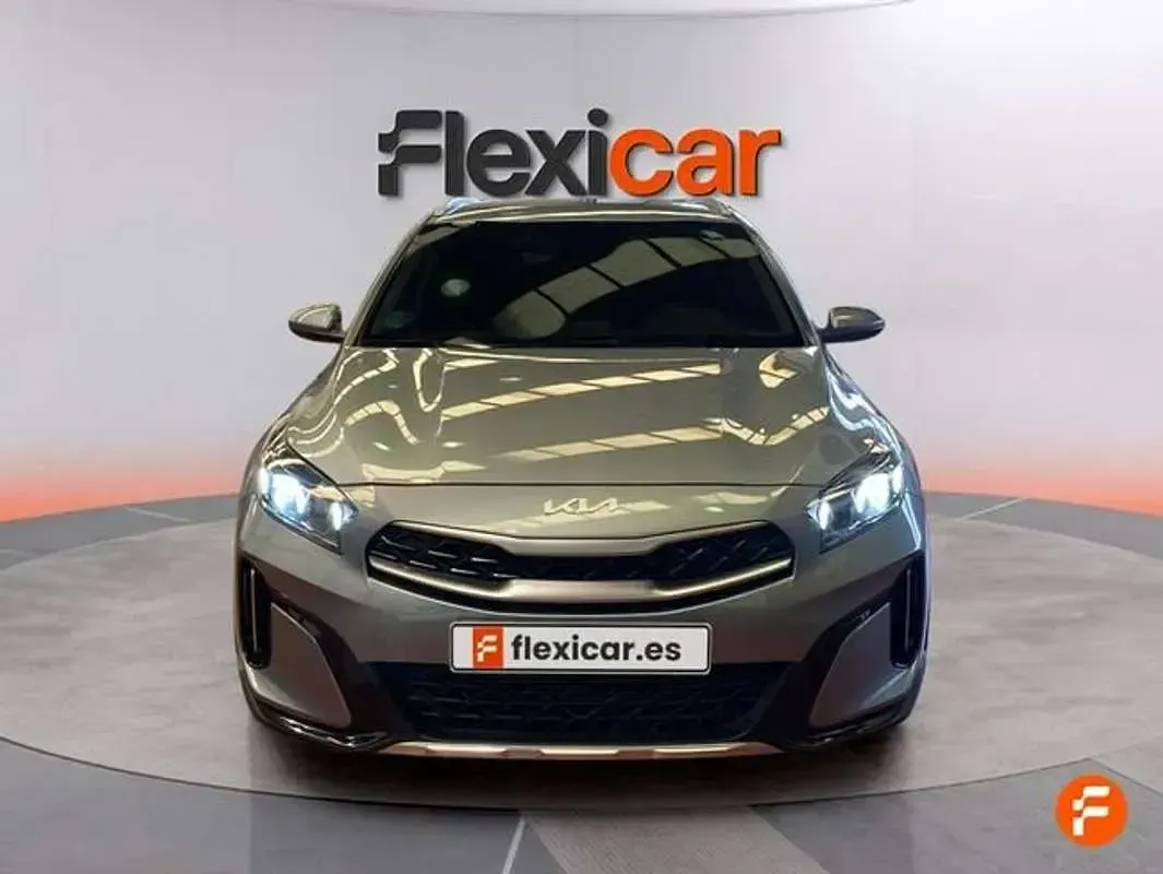 Usado Kia XCeed 136 CV (100 kW) 2024 Gris SUV