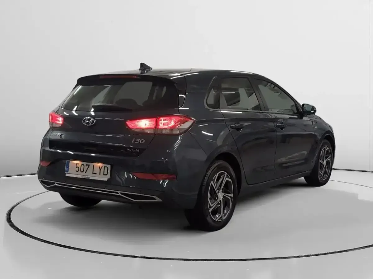 Usado Hyundai i30 120 CV (88 kW) 2022 Azul Berlina