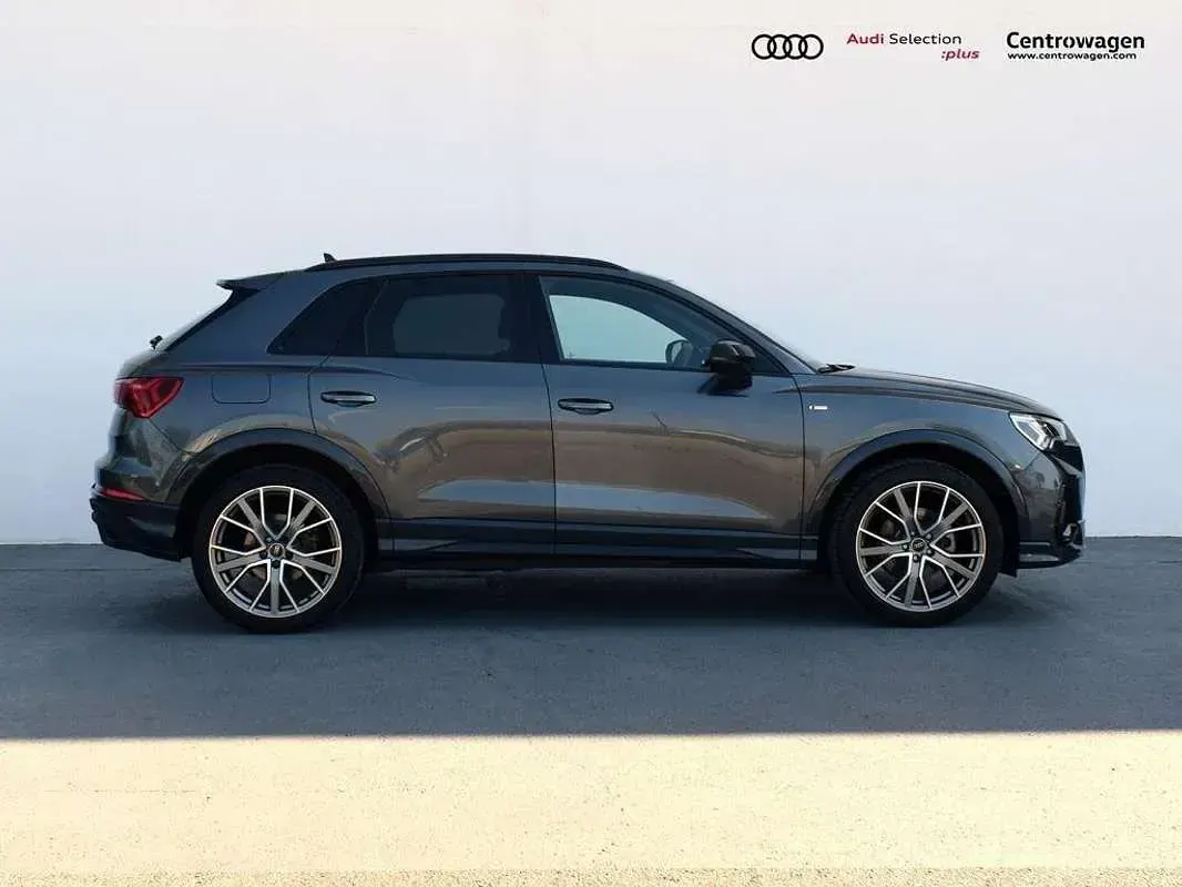 Usado Audi Q3 Ambiente 150 CV (110 kW) 2024 Gris / plata SUV