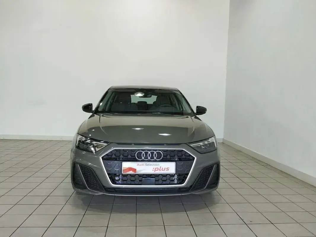 Usado Audi A1 Sportback 116 CV (85 kW) 2025 Gris Utilitario