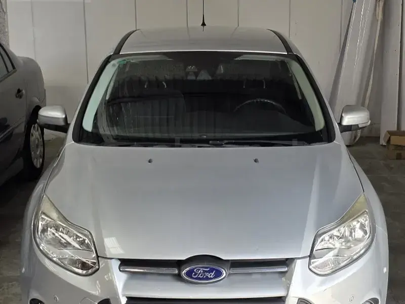 Używany Ford Focus 125 KM (91 kW) 2014 Szary Sedan/Limuzyna