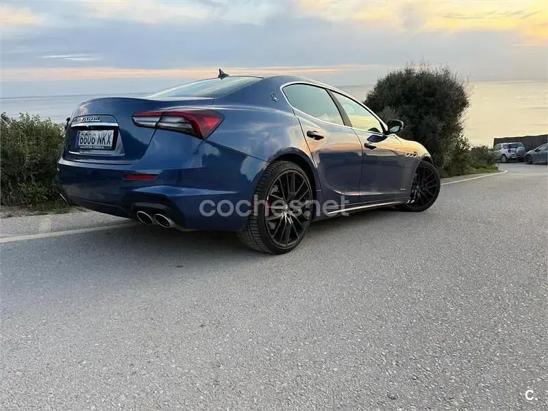 Usado Maserati Ghibli GranLusso 430 CV (316 kW) 2018 Azul Berlina
