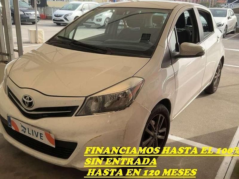 Usado Toyota Yaris Active 98 CV (72 kW) 2014 Blanco Utilitario