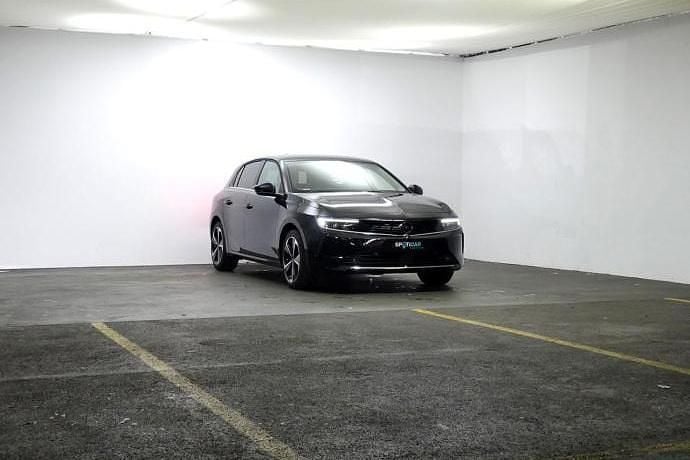 Usado Opel Astra Elegance 131 CV (96 kW) 2023 Negro Utilitario