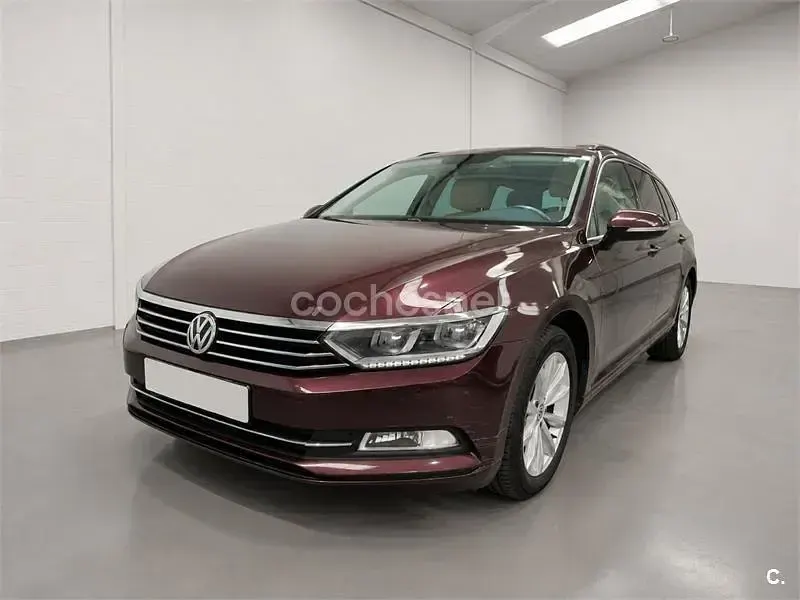 Usado VW Passat Advance 120 CV (88 kW) 2017 Rojo Familiar