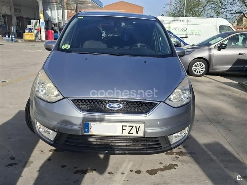 Usado Ford Galaxy Ghia 140 CV (102 kW) 2008 Gris / plata Monovolumen