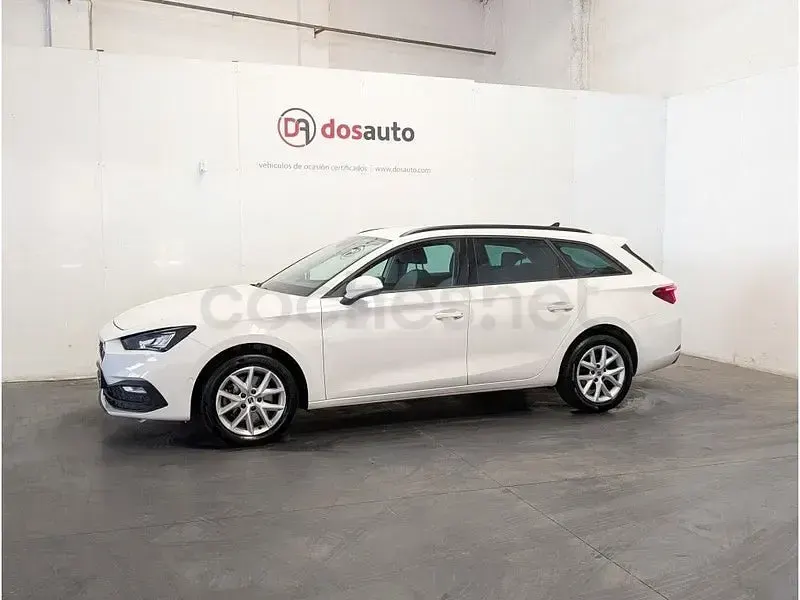 Usado Seat Leon Style 115 CV (84 kW) 2022 Blanco Familiar