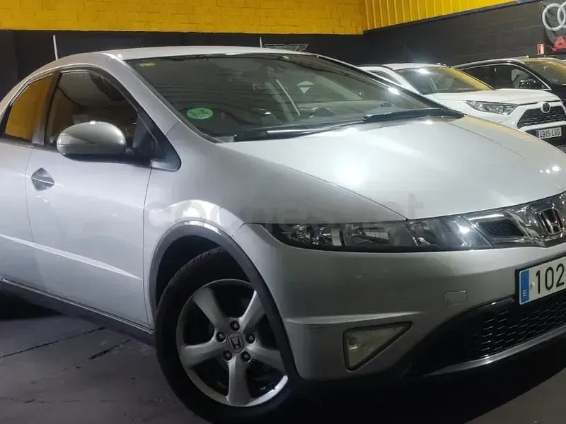 Usado Honda Civic Sport 100 CV (73 kW) 2009 Gris / plata Berlina