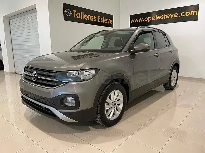 Usado VW T-Cross Advance 110 CV (80 kW) 2023 Gris / plata SUV