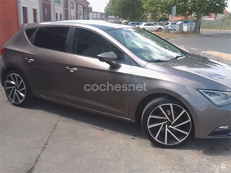 Usado Seat Leon ST Reference 110 CV (80 kW) 2014 Gris / plata Familiar