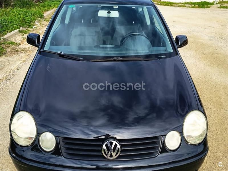 Usado VW Polo Trendline 75 CV (55 kW) 2004 Negro Utilitario