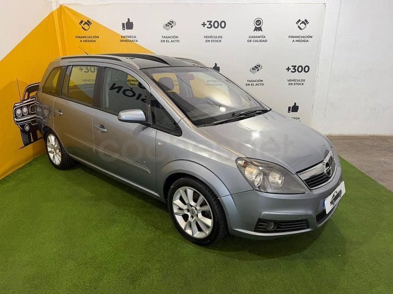 Usado Opel Zafira Cosmo 150 CV (110 kW) 2005 Gris / plata Monovolumen