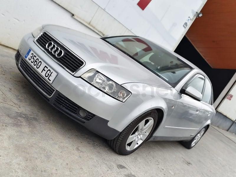 Usado Audi A4 115 CV (84 kW) 2001 Gris / plata Familiar