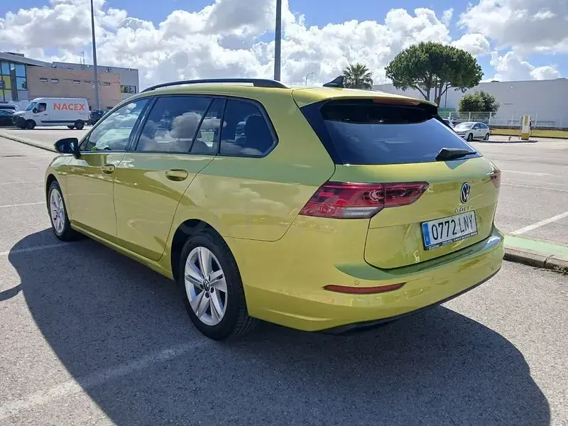 Usado VW Golf VII Life 116 CV (85 kW) 2021 Verde Utilitario