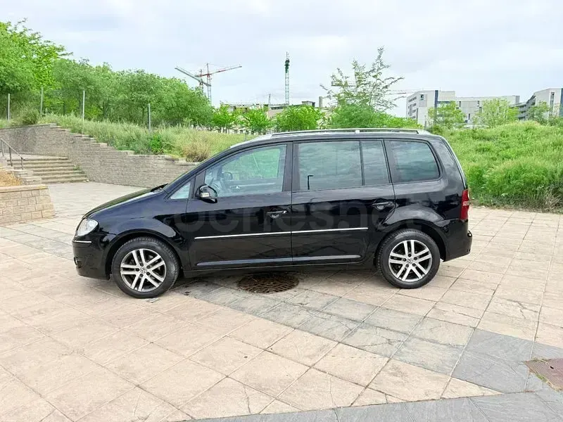 Usado VW Touran 140 CV (102 kW) 2008 Negro Monovolumen